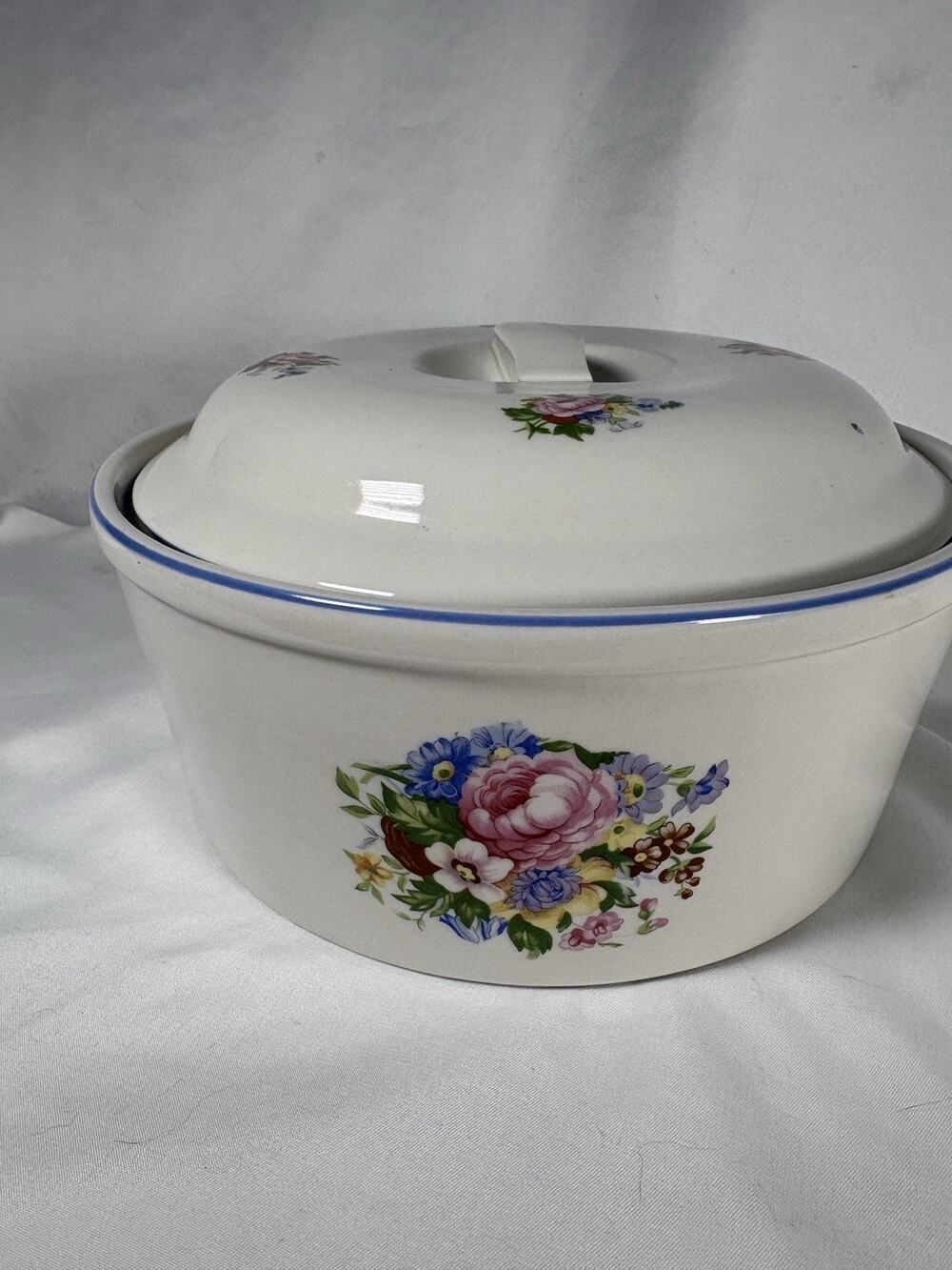 Tabletops Unlimited Victoria White 2 Qt Covered Casserole 9” Floral Blue Trim